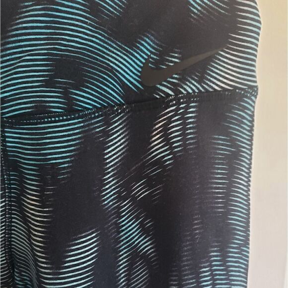 NIKE Women's Legendary Waves Capri Leggings Blue Size Small - Picture 6 of 7